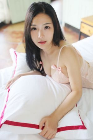 女人裸露双乳给男人喂奶文_1080全集在线观看