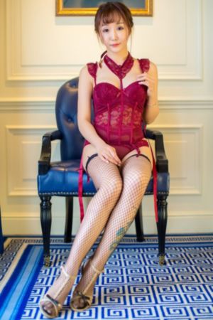女女百合舌伸湿润腿间电影_4K免费观看最新